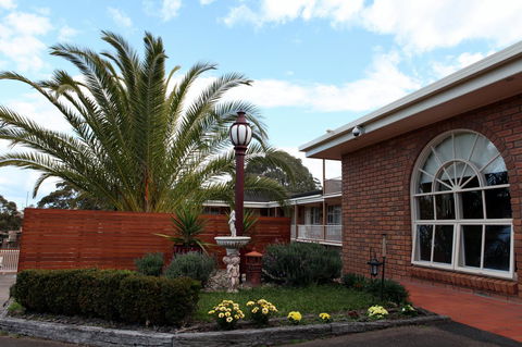 Summerhill Motor Inn - Accommodation ACT 29