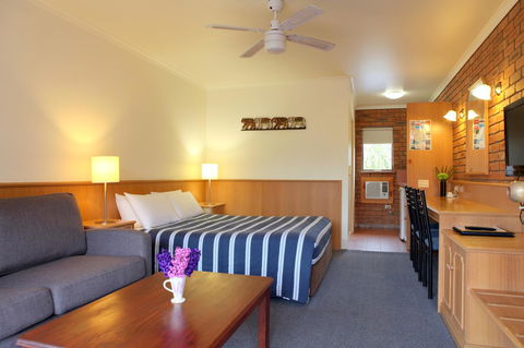 Summerhill Motor Inn - Accommodation ACT 14