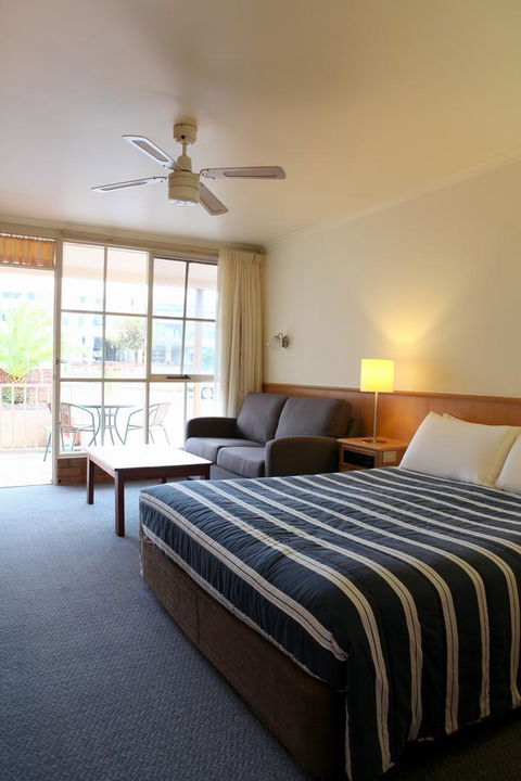 Summerhill Motor Inn - Accommodation ACT 33