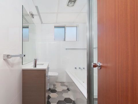 Victoria Parade, Kiah, Unit 10, 53 - Accommodation ACT 11