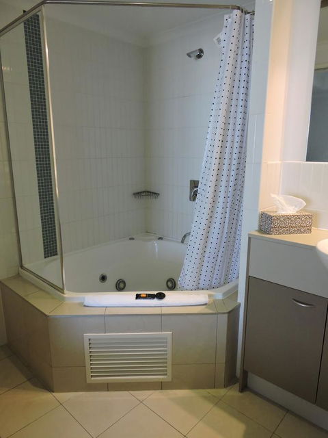 BASE Holidays - Ettalong Beach Premium Apartments - Accommodation ACT 16