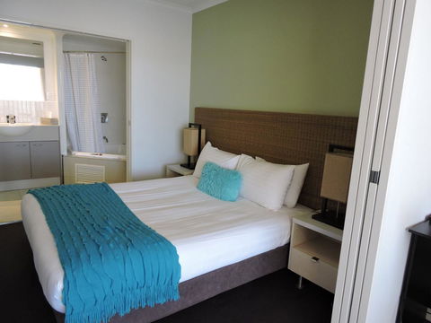 BASE Holidays - Ettalong Beach Premium Apartments - Accommodation ACT 4