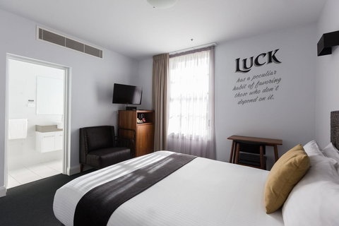 The Lucky Hotel - Accommodation ACT 24
