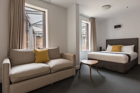 The Lucky Hotel - Accommodation ACT 18