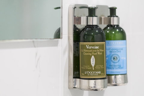 The Lucky Hotel - Accommodation ACT 6