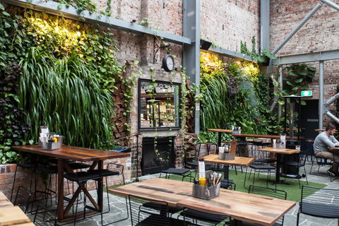 The Lucky Hotel - Accommodation ACT 12