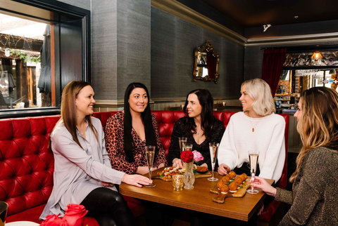 The Lucky Hotel - Accommodation ACT 15