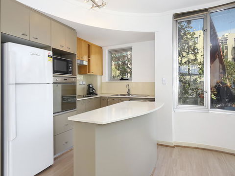 Lower Bridge And Sails - Executive 2BR Darlinghurst Apartment With Balcony And Rooftop Views - Accommodation ACT 3