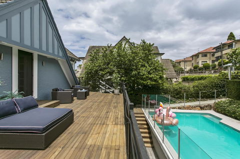 Summery, Spacious 4 Bed Home In Kurraba Point - Accommodation ACT 3