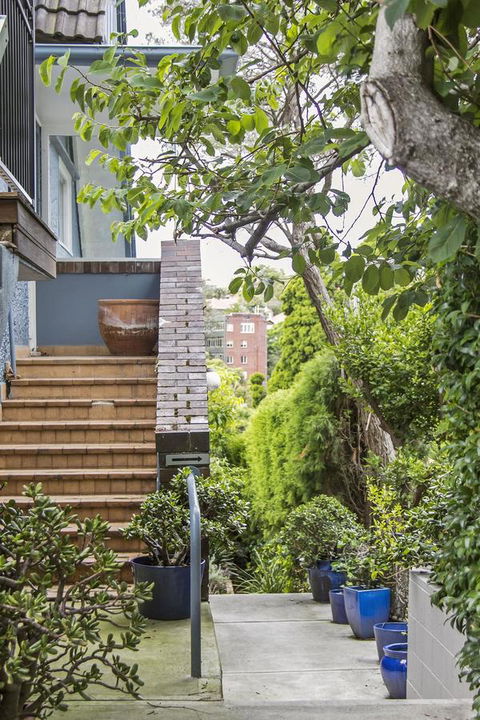 Summery, Spacious 4 Bed Home In Kurraba Point - Accommodation ACT 15