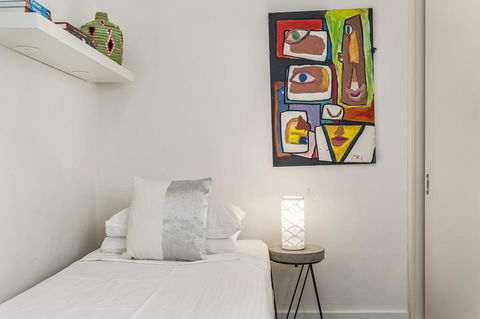 Summery, Spacious 4 Bed Home In Kurraba Point - Accommodation ACT 7