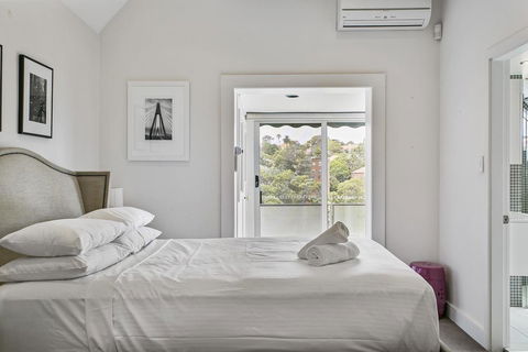 Summery, Spacious 4 Bed Home In Kurraba Point - Accommodation ACT 5