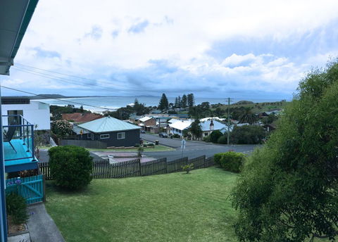 Clareview, 8 Korogora Street - Accommodation ACT 0