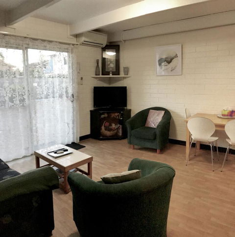 Kon Tiki Apartments - Accommodation ACT 11