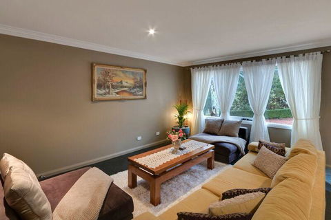 Mountainside B & B - Accommodation ACT 26