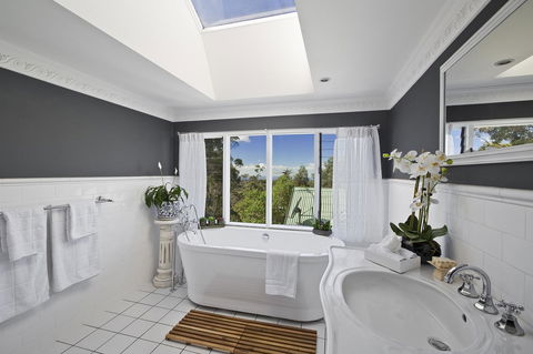 Mountainside B & B - Accommodation ACT 10