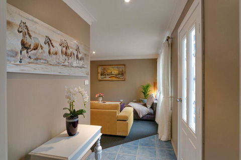 Mountainside B & B - Accommodation ACT 4