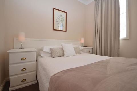 The Old Saddlery - Accommodation ACT 7