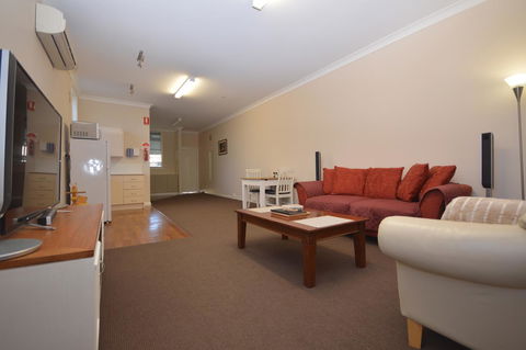 The Old Saddlery - Accommodation ACT 8