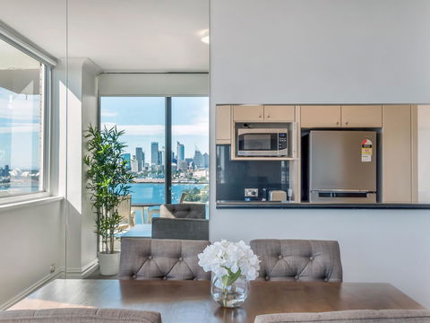 Panoramic Harbour Views And Unbeatable Comfort - Accommodation ACT 8