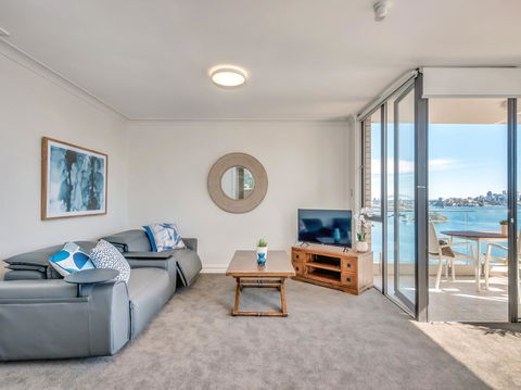 Panoramic Harbour Views And Unbeatable Comfort - Accommodation ACT 2