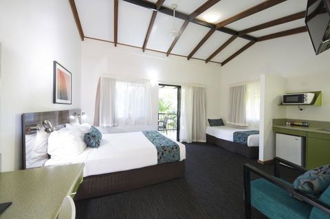 Palms City Resort - Accommodation ACT 5