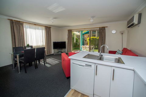 Beaches Serviced Apartments - Accommodation ACT 19