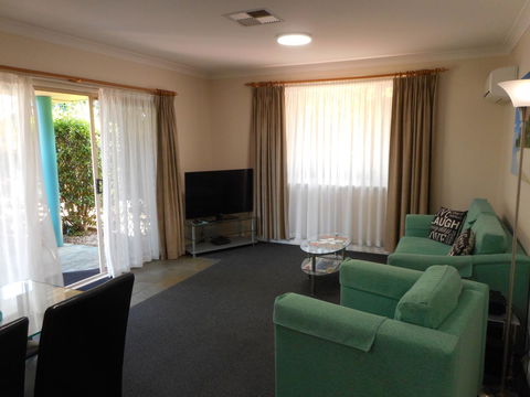 Beaches Serviced Apartments - Accommodation ACT 27