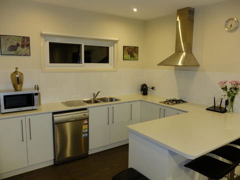 Rock Wallaby - Accommodation ACT 12