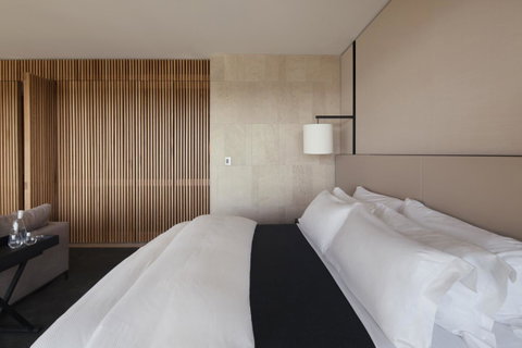 Hotel Realm - Accommodation ACT 18
