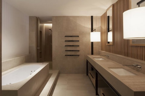 Hotel Realm - Accommodation ACT 19