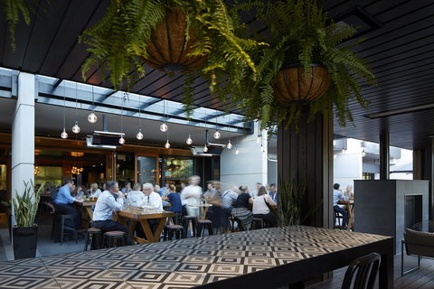 Burbury Hotel - Accommodation ACT 20