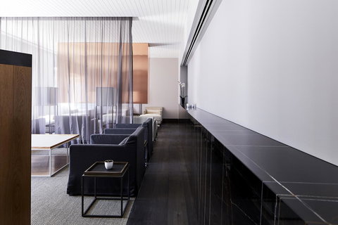 Burbury Hotel - Accommodation ACT 12