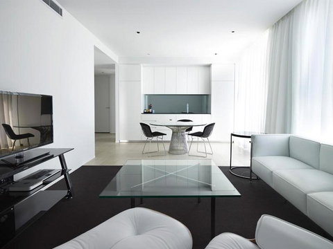 Burbury Hotel - Accommodation ACT 7