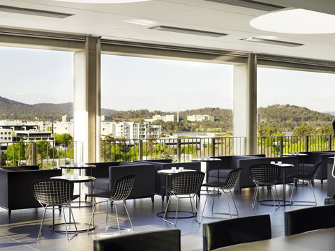 Burbury Hotel - Accommodation ACT 9