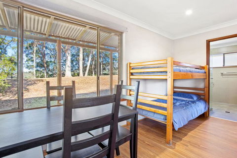 Braeside Cabin Three - Parsonsia - Accommodation ACT 2
