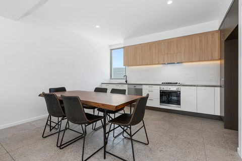 BRAND NEW OCEAN AVENUE TOWNHOUSE - Accommodation ACT 0
