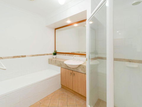 Breakers Block 3 - Unit 2 - Pool In Complex - Across The Road From The Beach - Accommodation ACT 3