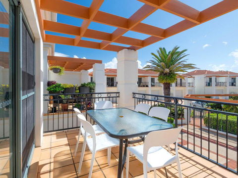 Breakers Block 3 - Unit 2 - Pool In Complex - Across The Road From The Beach - Accommodation ACT 0