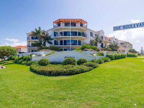 Breakers Block 3 - Unit 2 - Pool In Complex - Across The Road From The Beach - Accommodation ACT 1