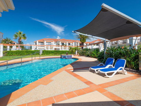 Breakers Block 3 - Unit 2 - Pool In Complex - Across The Road From The Beach - Accommodation ACT 2