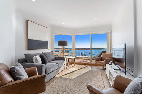 Breakwater Apartment 403 - Accommodation ACT 1