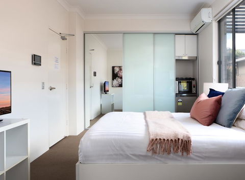 Bright Studio Steps From Westmead Hospital - Accommodation ACT 3