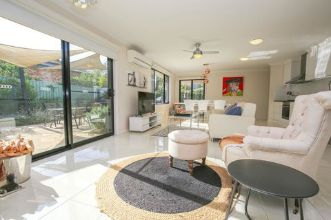 Bright Uptown - Accommodation ACT 0