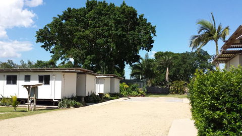 Bushchooks Travellers Village - Accommodation ACT 3