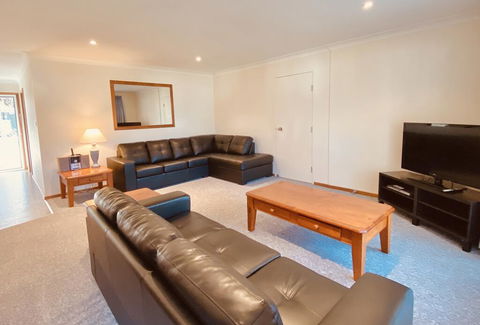 Cam Way Estate - Accommodation ACT 1