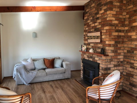 Canberra Cres 42 Burrill Lake - Accommodation ACT 2