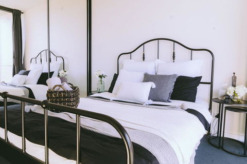 Capitol Executive Apartment On London Circuit - Accommodation ACT 3