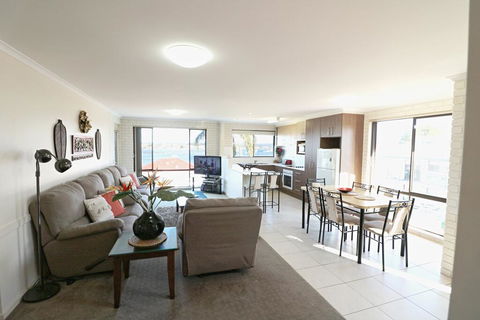 Capri Apartments - Accommodation ACT 3