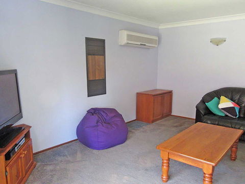 Catalina', 7 Catalina Close - Air Conditioned Large Home With Boat Parking - Accommodation ACT 1